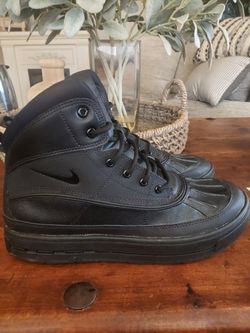 NIKE ACG Woodside Boot GS Black Waterproof Kids Size 7 Y. Great Condition! Nice for Back to School!