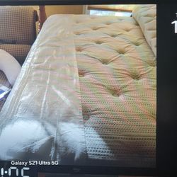 King size SEALY  mattress