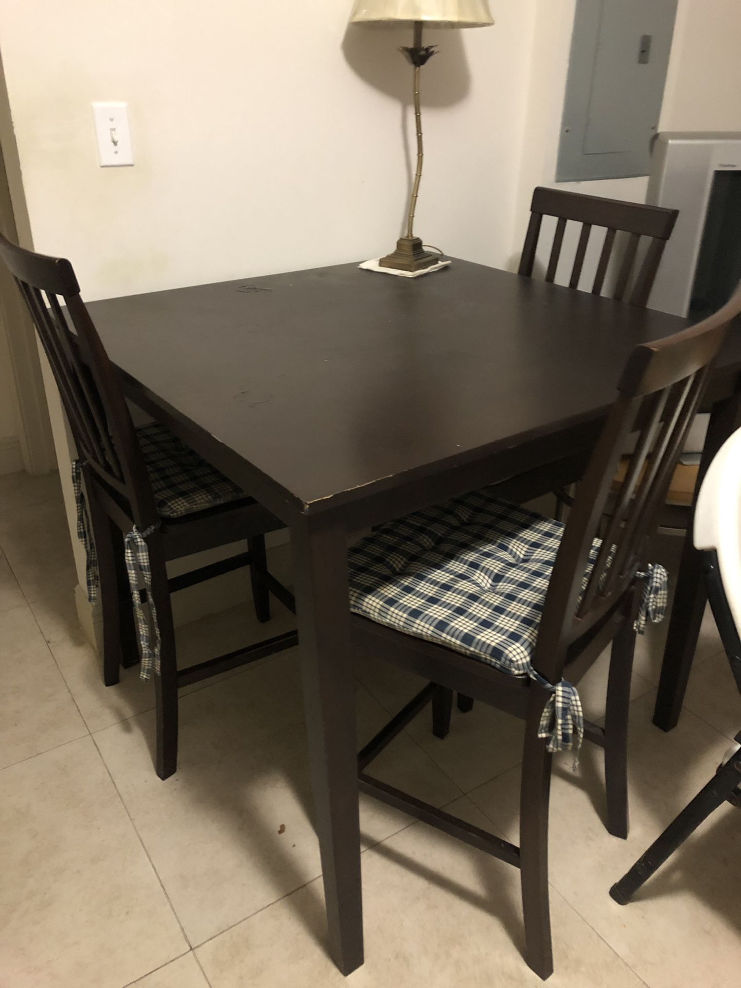 Counter hight table with chairs. Moving must go!!
