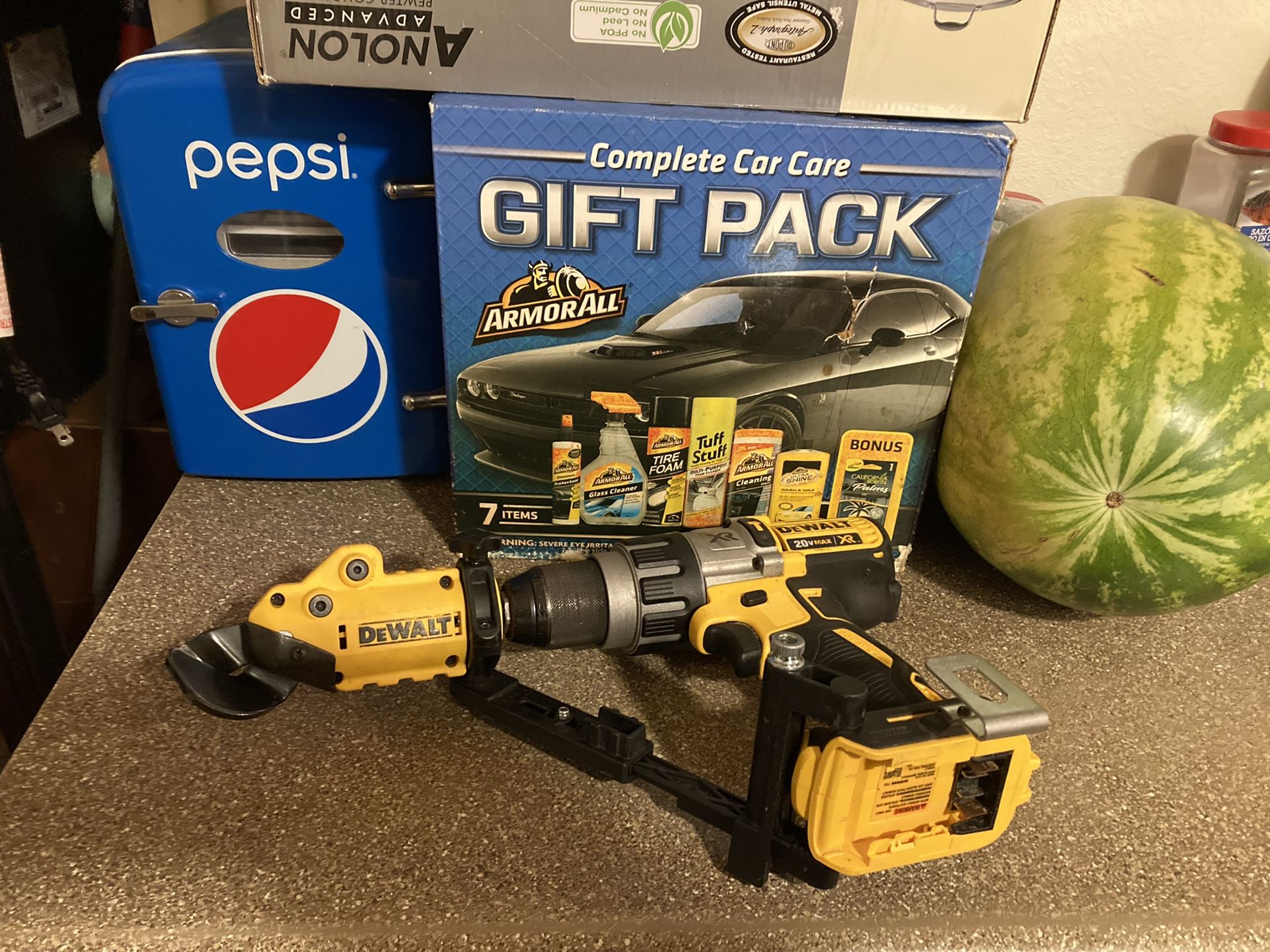 DeWalt 20V XR Brushless Motor With DWASHIRIR Cuter