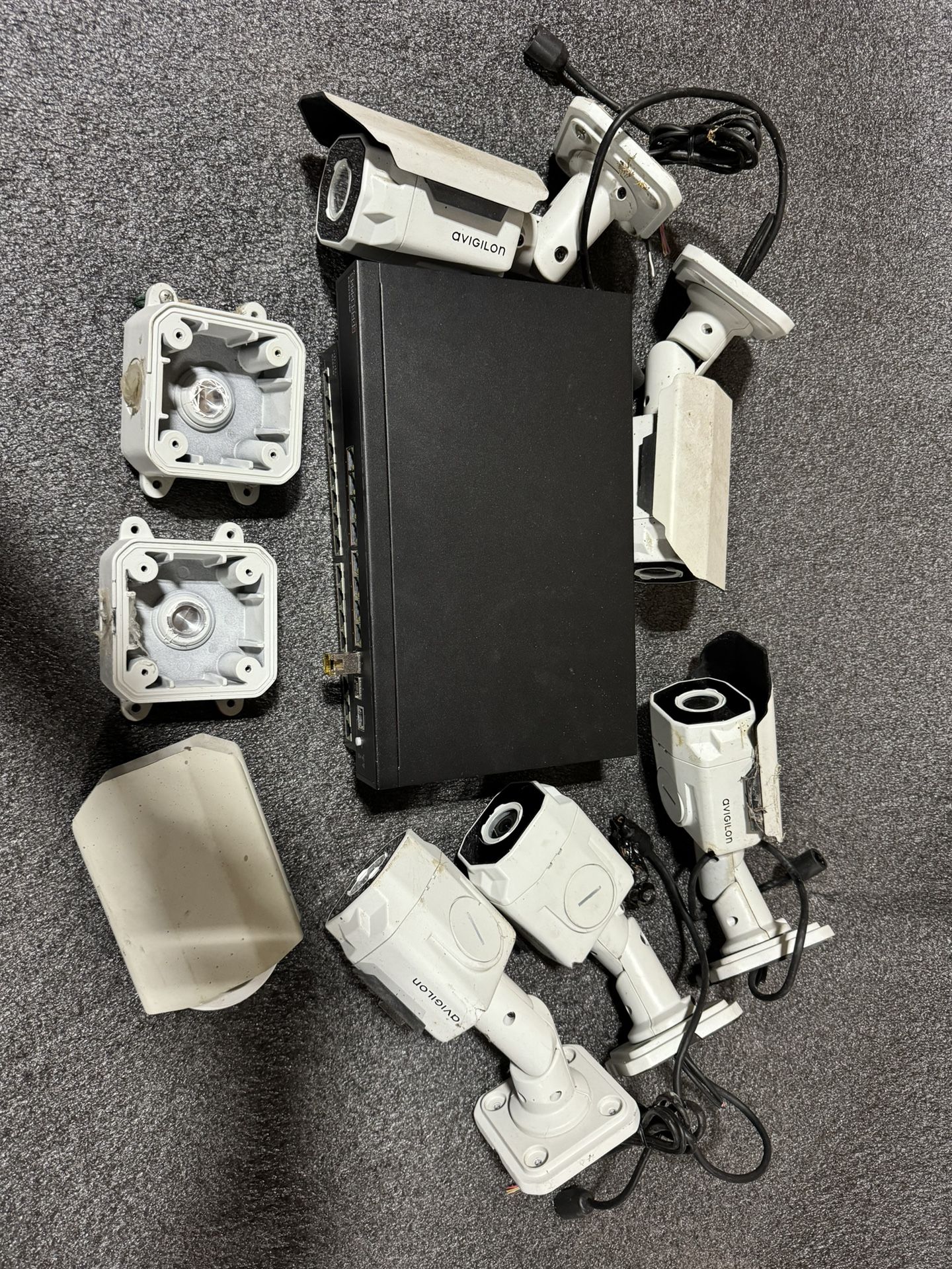 Avigilon 2.0w-h3-bol-ir 2.0 MP WDR HD Bullet Camera