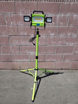 Portable LED Worklight with tripod