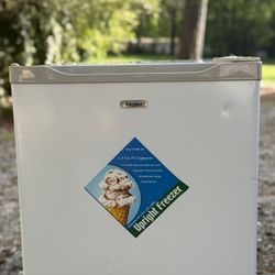 MINI UPRIGHT FREEZER ~1.3 cu. Ft 