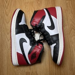 2013 Jordan 1 Black toe size 9.5