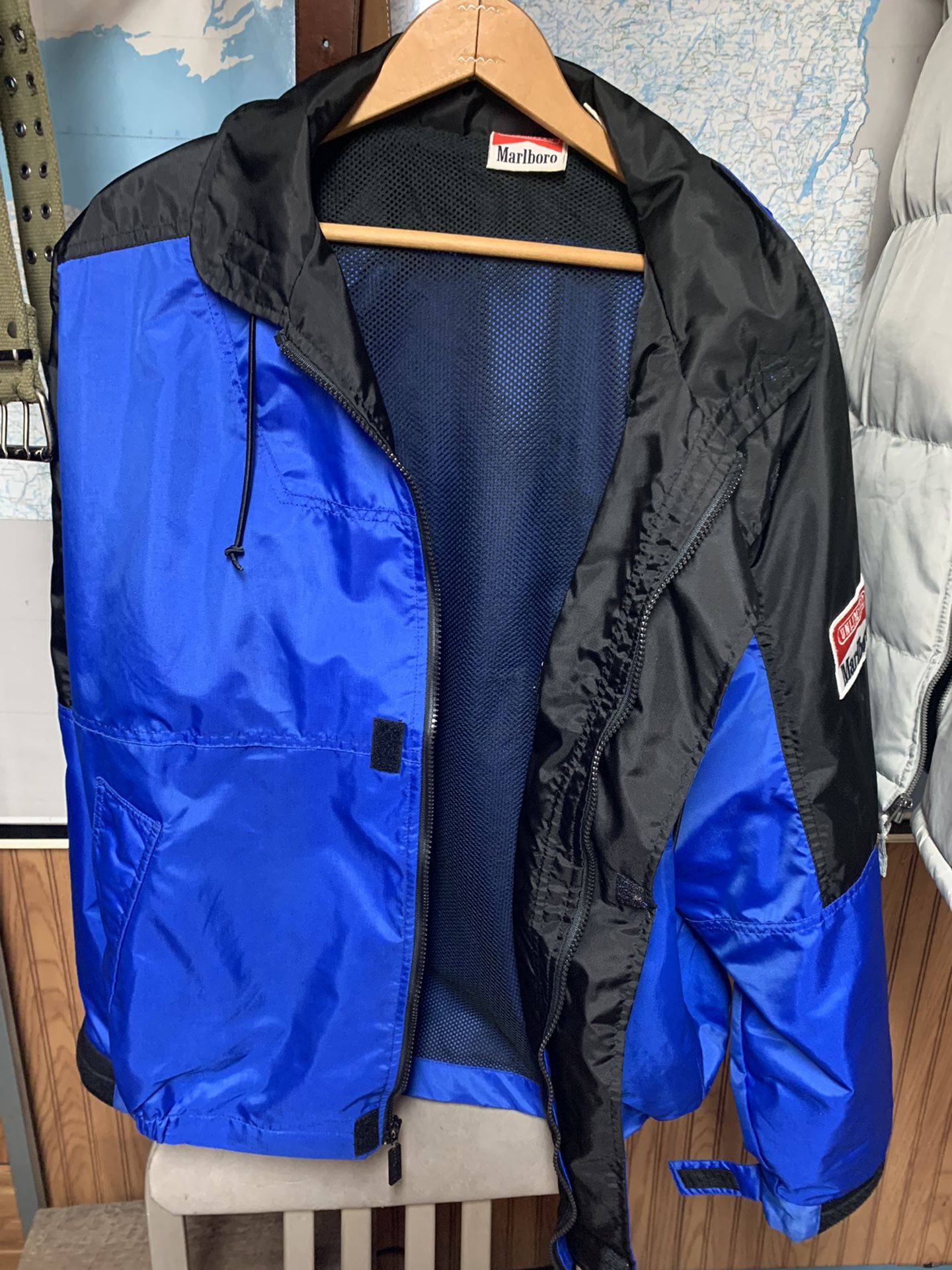 Marboro nylon windbreaker Size large
