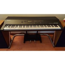 Roland Rd-1000 Digital Piano