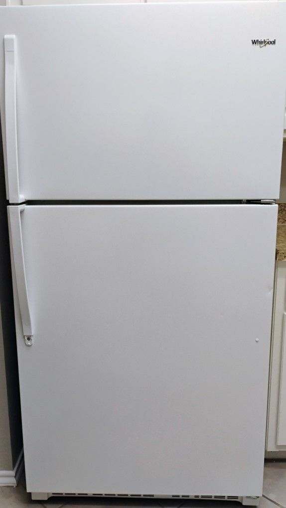White Whirlpool Kitchen Appliance Set