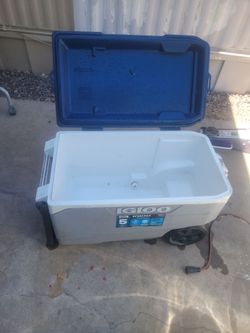 Igloo ice chest like new