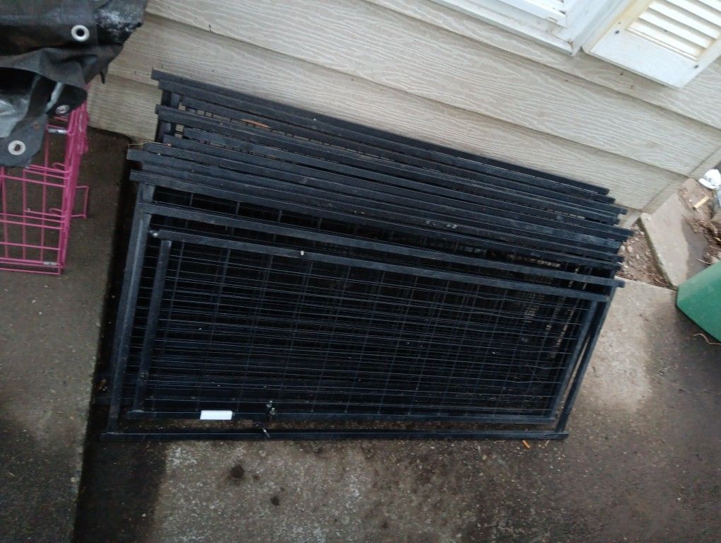 Dog Kennel With Roof