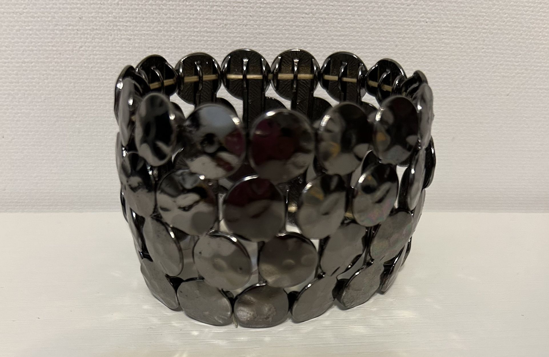 Silver tone circle pattern bracelet 