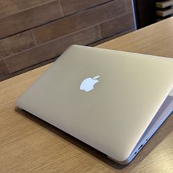 Apple MacBook Air 13” i5/4GB/256GB SSD $180 