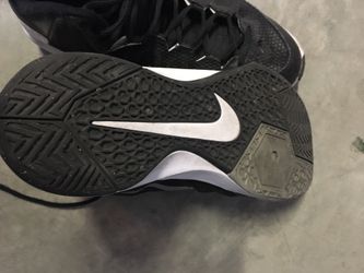 Nike basketball shoe. Black color. Size 9.5