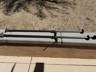 Adjustable bar for cargo truck bed