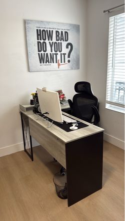 Computer desk with lift top