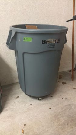 Garbage can on wheels