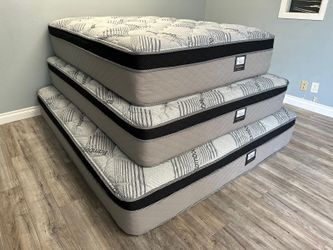 Queen Bamboo Plush Comfort Europillow Top 12inch Matres!!