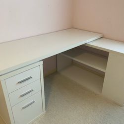 White Desk And White Chair
