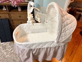 Baby gliding bassinet with music lights and mobile