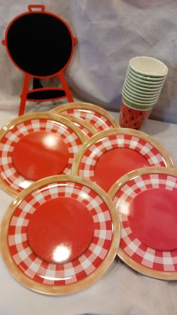 BBQ Menu Board, 6 Plastic Picnic Plates, papercups