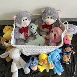 MAKE OFFER!! STUFFED ANIMALS W/FREE BASKET