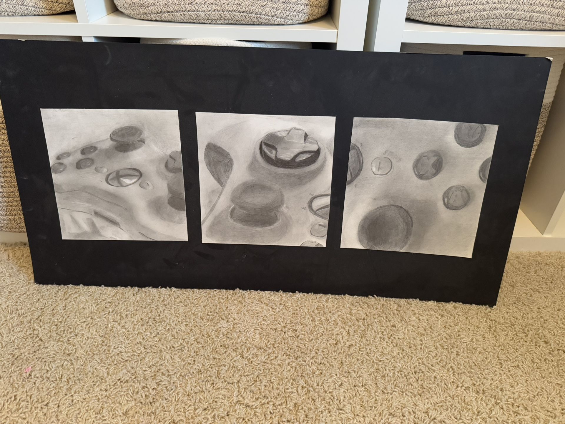 Hand drawn Xbox picture, so cool for a game room or teen’s room! On a mat background, so could use a frame or hang as a poster! Pet and smoke free hom