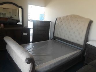 New 5 PC Queen bedset