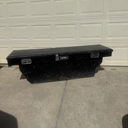 Tool Box One Small Dent On The Size It Doesn’t Bother The User 