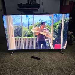 Very Nice 49" QLED 4K Ultra HD Smart Tv  With HDR."CHECK OUT MY PAGE FOR MORE DEALS "