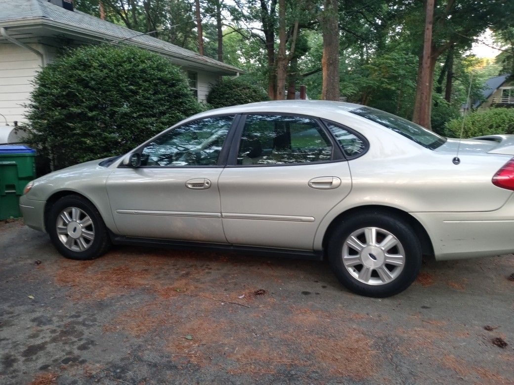 2003 Ford Taurus