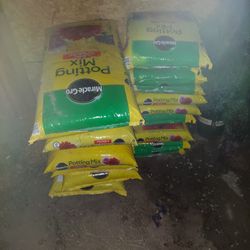 Miracle Grow Potting Mix 