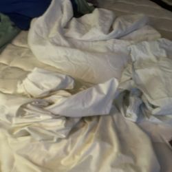 Twin mattress pad and two bottom sheets