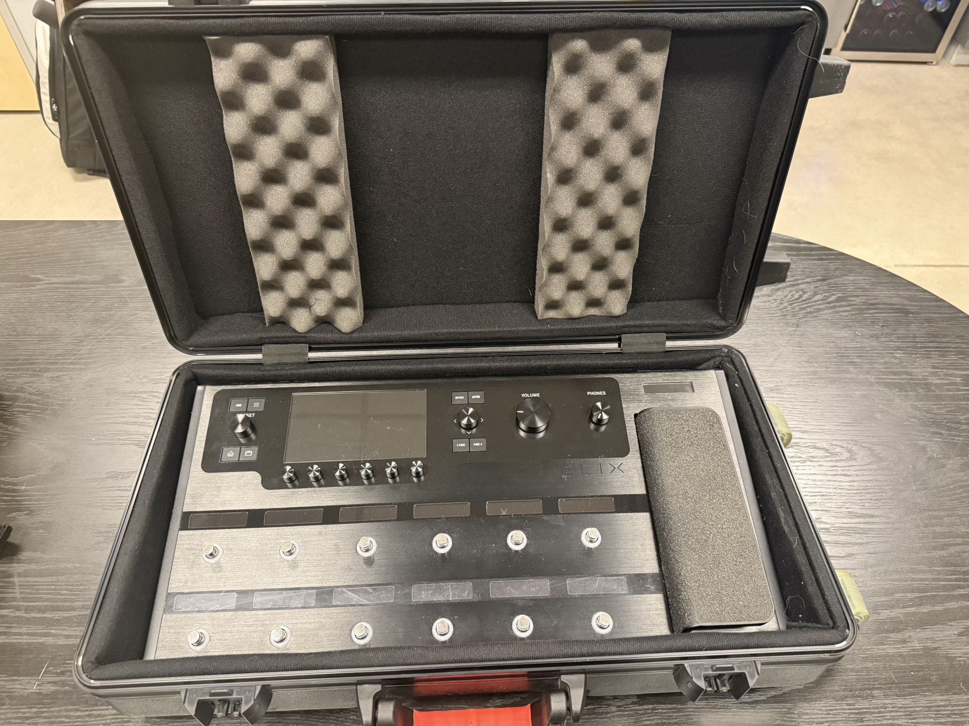 Line 6 Helix Floor Multi-Effects Guitar Processor