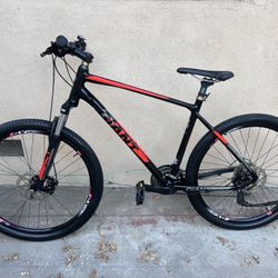 Giant Mountain Bike