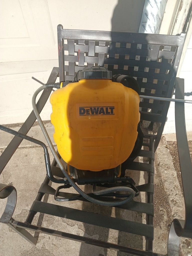 DeWalt Water Pressure Backpack
