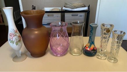VINTAGE COLLECTIBLE VASES