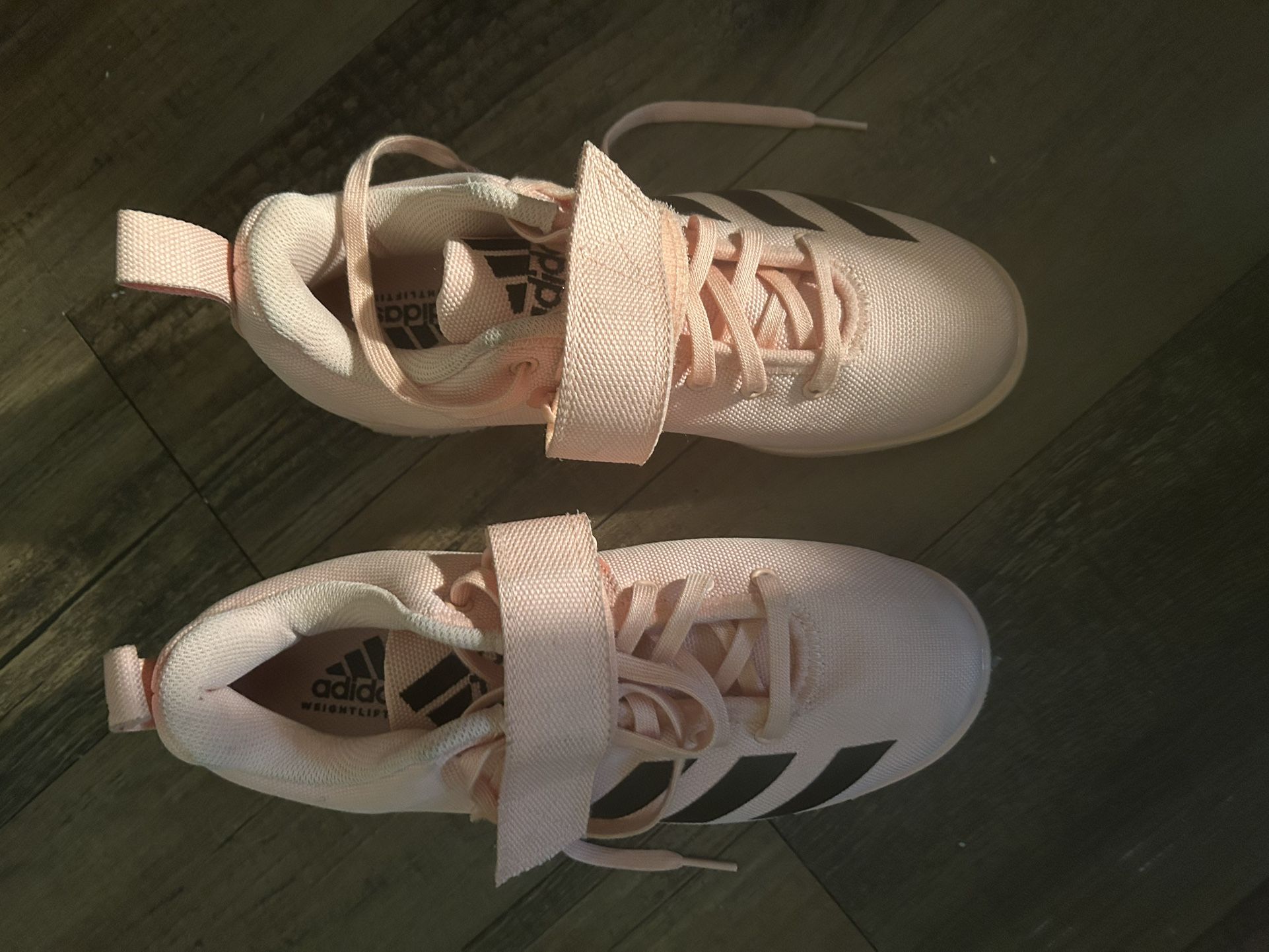 Zapatos Color Pink Size 7 De Adentro Muy Limpio Y De Afuera Un Poco Susio Pero Buenas Condiciones Adidas $20