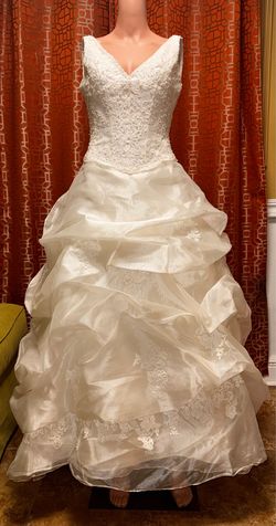 Demetrios Ivory Lace Ball Gown Wedding Dress Size 6 Vintage Inspired