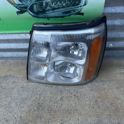 2002-2006 Cadillac Escalade Headlight 