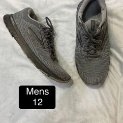 Mens 12 Brooks Shoes 