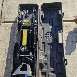 HYDRAULIC TROLLEY JACK WITH STAND....WITH A 92 PIECE 1/4 IN AND 3/8 IN DRIVE MECHANIC TOOL SET