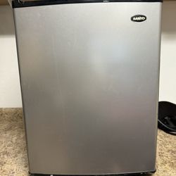 Sanyo Mini Fridge