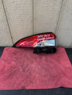 2020 2021 2022 TOYOTA COROLLA LEFT TAIL LIGHT OEM USED 