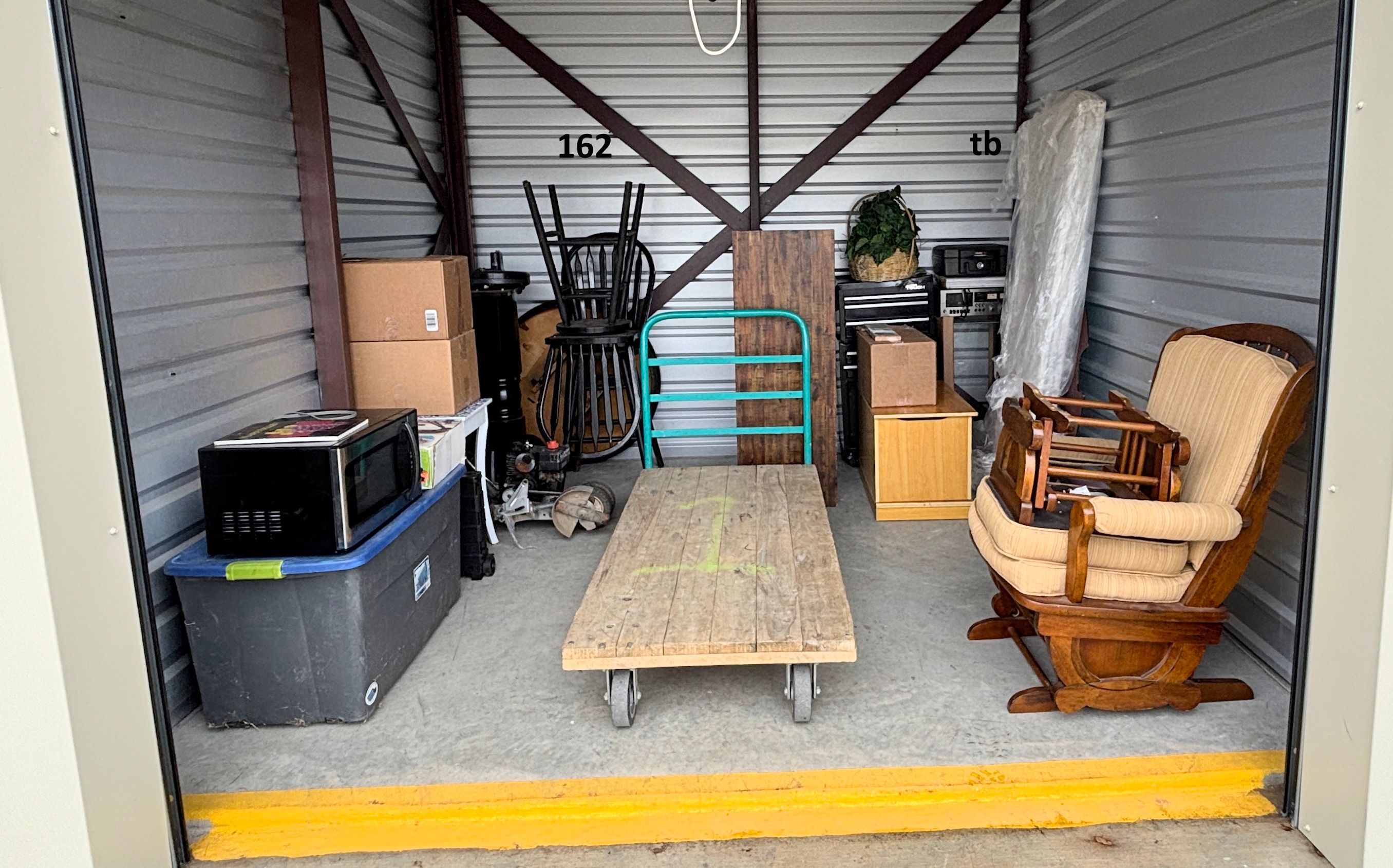 Auction Unit 162 11/21 - Rolling platform truck, rocking chair, toolbox, divider, gas edger, TV table,