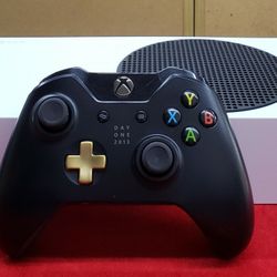 Microsoft Xbox Series S 512GB All-Digital Edition Video Game System with Controller & Plugs - 1883 - White - Working 