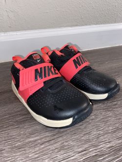 Nike Team Hustle D8 Pink & Black Size Youth 9c