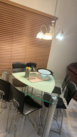 Dinner table with 6 chairs