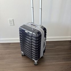 360’ wheels lightweight carry-on suitcase