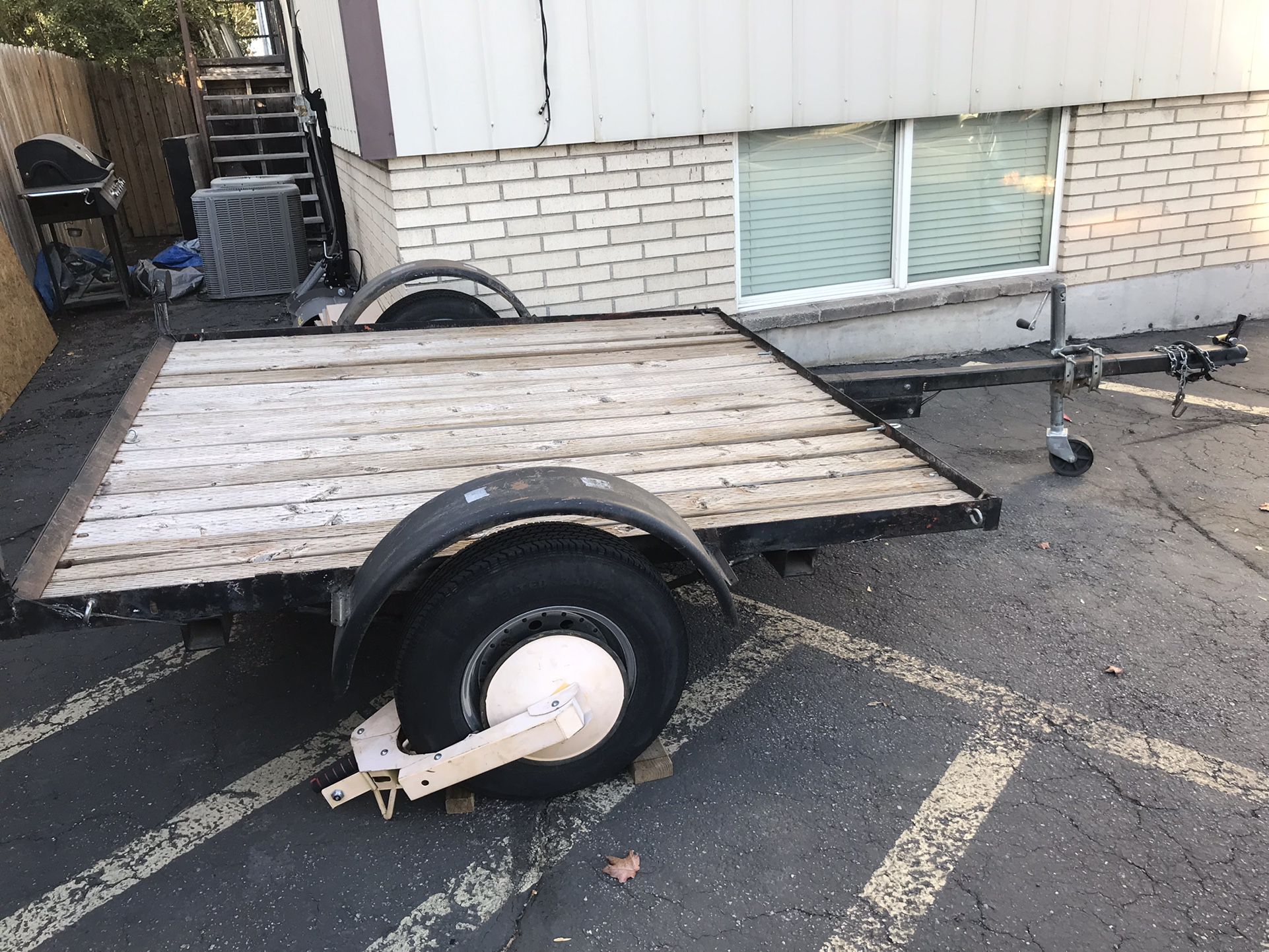 UTILITY TRAILER 80”W x 80” L IN GREAT CONDITION ..