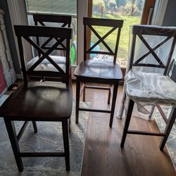 Dining Set. Table and 4 chairs 