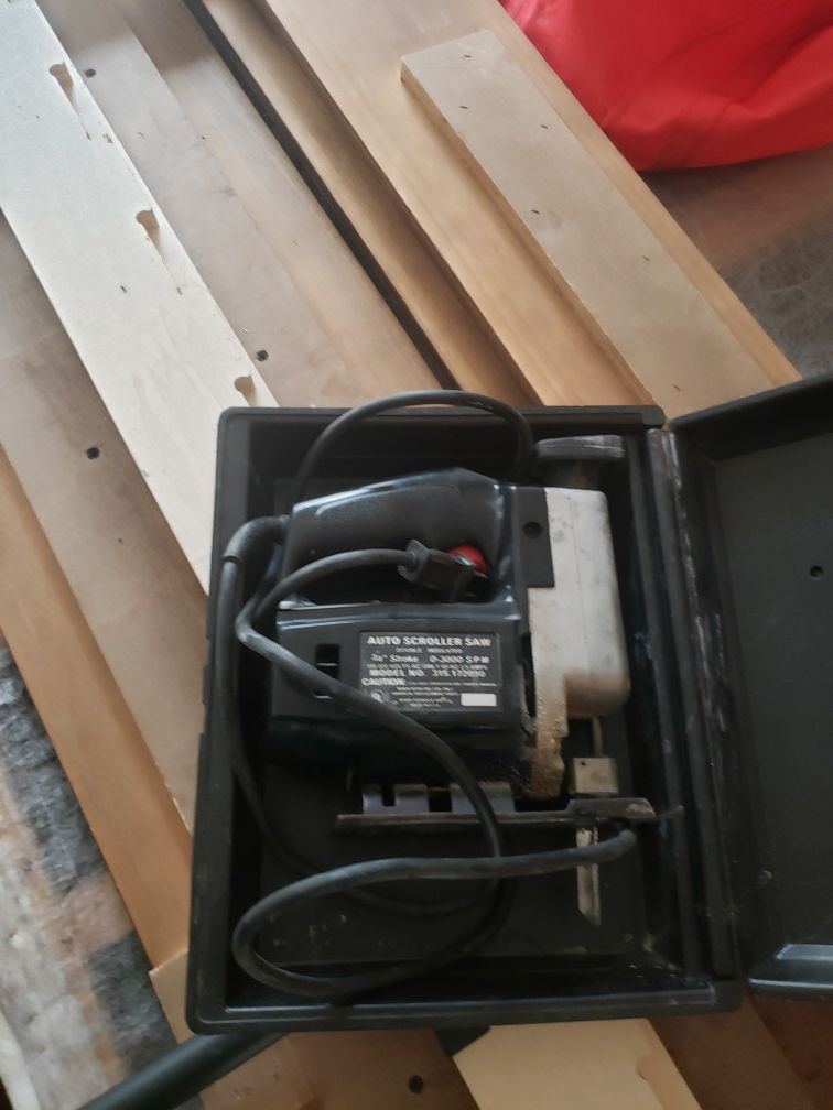 Auto scroller saw